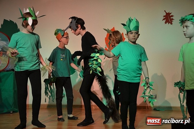 Zdjęcie w galerii na portalu naszraciborz.pl: Muzyczna opowieść o Czerwonym Kapturku na zamku  wiadomości z regionu