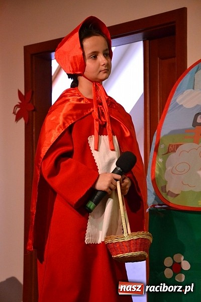 Zdjęcie w galerii na portalu naszraciborz.pl: Muzyczna opowieść o Czerwonym Kapturku na zamku  wiadomości z regionu