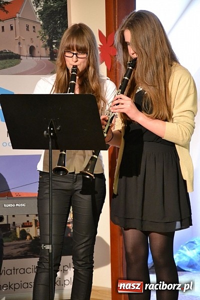 Zdjęcie w galerii na portalu naszraciborz.pl: Muzyczna opowieść o Czerwonym Kapturku na zamku  wiadomości z regionu