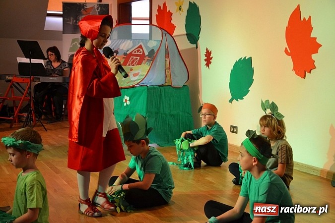 Zdjęcie w galerii na portalu naszraciborz.pl: Muzyczna opowieść o Czerwonym Kapturku na zamku  wiadomości z regionu