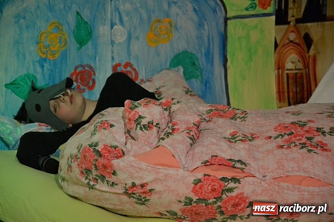 Zdjęcie w galerii na portalu naszraciborz.pl: Muzyczna opowieść o Czerwonym Kapturku na zamku  wiadomości z regionu