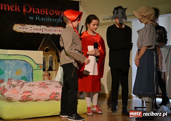 Zdjęcie w galerii na portalu naszraciborz.pl: Muzyczna opowieść o Czerwonym Kapturku na zamku  wiadomości z regionu