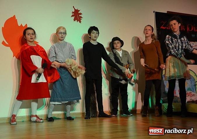 Zdjęcie w galerii na portalu naszraciborz.pl: Muzyczna opowieść o Czerwonym Kapturku na zamku  wiadomości z regionu