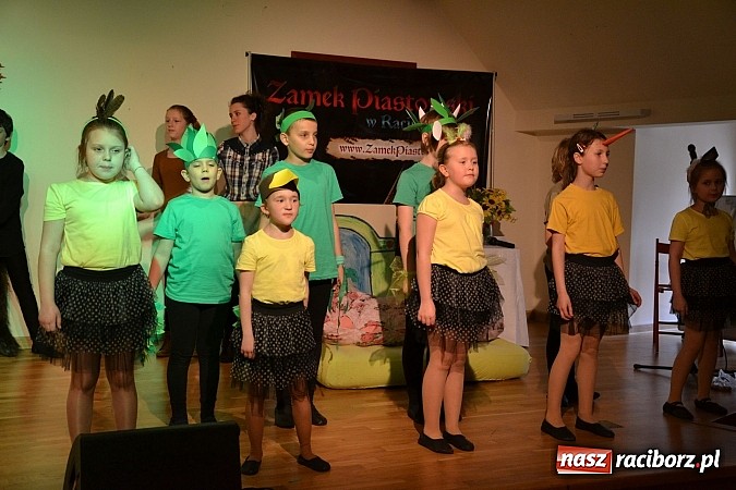 Zdjęcie w galerii na portalu naszraciborz.pl: Muzyczna opowieść o Czerwonym Kapturku na zamku  wiadomości z regionu