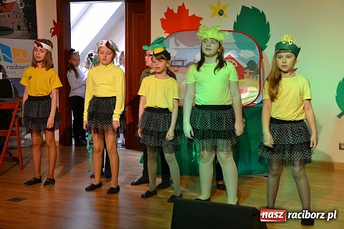 Zdjęcie w galerii na portalu naszraciborz.pl: Muzyczna opowieść o Czerwonym Kapturku na zamku  wiadomości z regionu