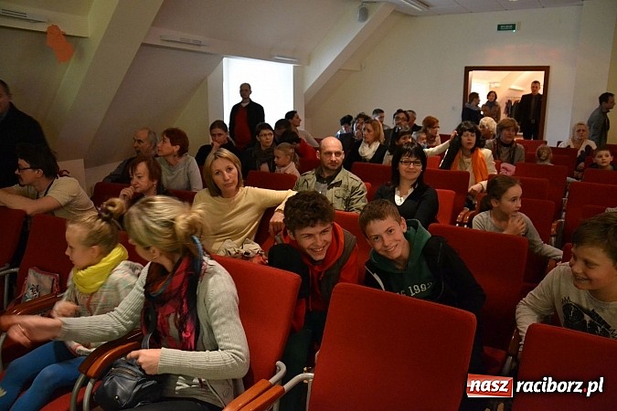 Zdjęcie w galerii na portalu naszraciborz.pl: Muzyczna opowieść o Czerwonym Kapturku na zamku  wiadomości z regionu