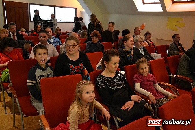 Zdjęcie w galerii na portalu naszraciborz.pl: Muzyczna opowieść o Czerwonym Kapturku na zamku  wiadomości z regionu