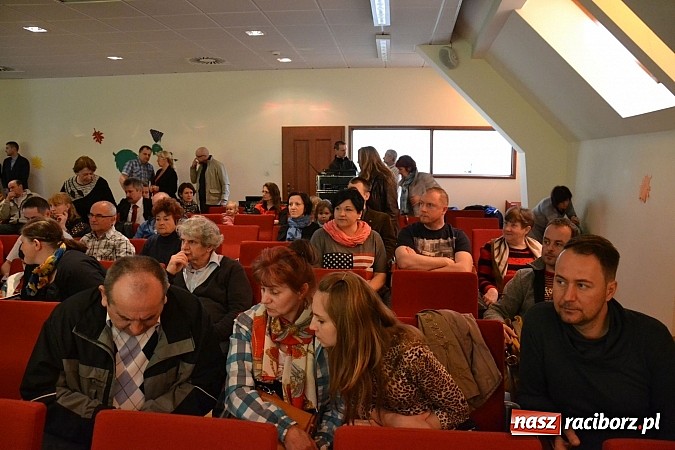 Zdjęcie w galerii na portalu naszraciborz.pl: Muzyczna opowieść o Czerwonym Kapturku na zamku  wiadomości z regionu