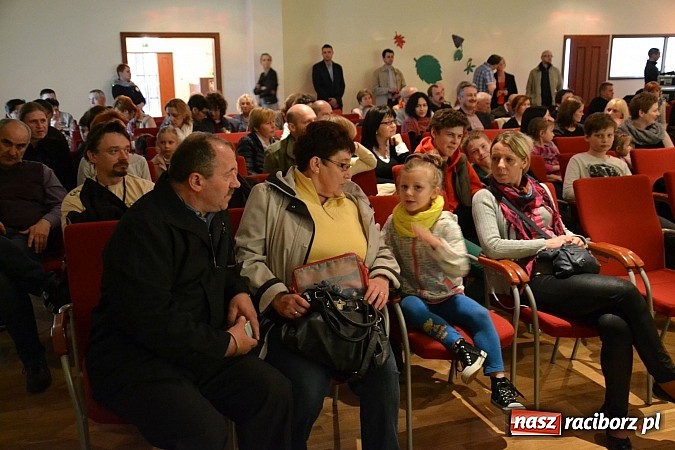 Zdjęcie w galerii na portalu naszraciborz.pl: Muzyczna opowieść o Czerwonym Kapturku na zamku  wiadomości z regionu