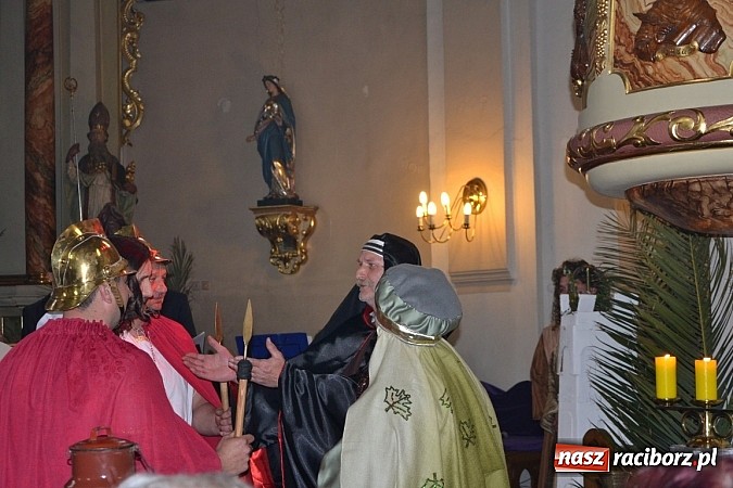 Zdjęcie w galerii na portalu naszraciborz.pl: Misterium Męki Pańskiej w Krzyżanowicach wiadomości z regionu