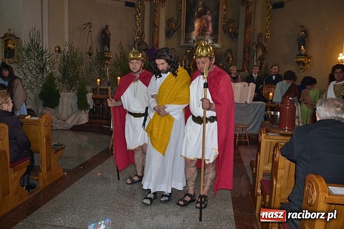 Zdjęcie w galerii na portalu naszraciborz.pl: Misterium Męki Pańskiej w Krzyżanowicach wiadomości z regionu