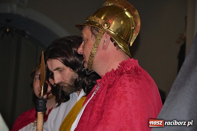 Zdjęcie w galerii na portalu naszraciborz.pl: Misterium Męki Pańskiej w Krzyżanowicach wiadomości z regionu