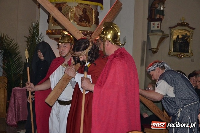 Zdjęcie w galerii na portalu naszraciborz.pl: Misterium Męki Pańskiej w Krzyżanowicach wiadomości z regionu