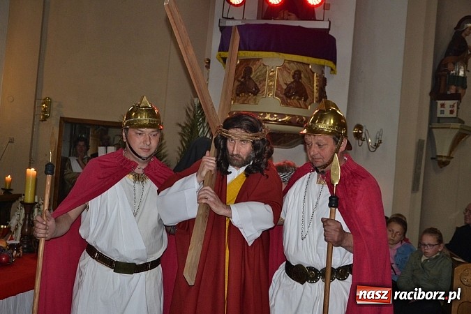 Zdjęcie w galerii na portalu naszraciborz.pl: Misterium Męki Pańskiej w Krzyżanowicach wiadomości z regionu