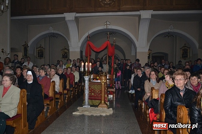 Zdjęcie w galerii na portalu naszraciborz.pl: Misterium Męki Pańskiej w Krzyżanowicach wiadomości z regionu