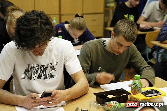 Zdjęcie w galerii na portalu naszraciborz.pl: Nocny maraton matematyczny w ZSOMS wiadomości z regionu