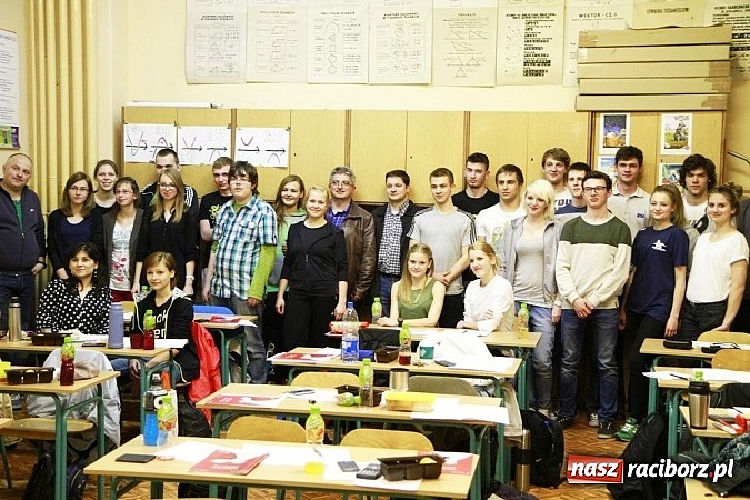 Zdjęcie w galerii na portalu naszraciborz.pl: Nocny maraton matematyczny w ZSOMS wiadomości z regionu