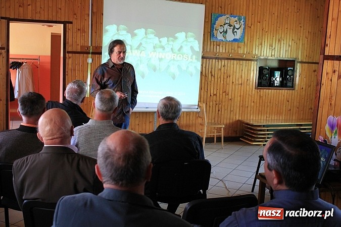 Zdjęcie w galerii na portalu naszraciborz.pl: O uprawie winorośli i produkcji wina na szkoleniu w Pogrzebieniu wiadomości z regionu