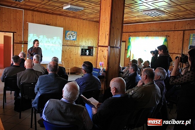 Zdjęcie w galerii na portalu naszraciborz.pl: O uprawie winorośli i produkcji wina na szkoleniu w Pogrzebieniu wiadomości z regionu