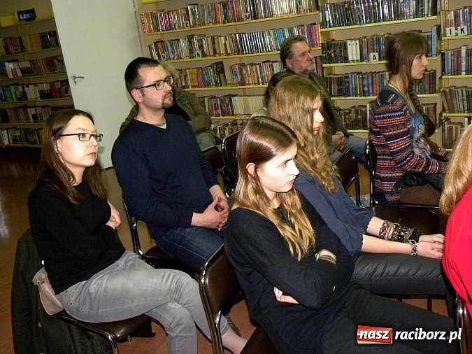 Zdjęcie w galerii na portalu naszraciborz.pl: Piątkowy wieczór z fotografią wiadomości z regionu