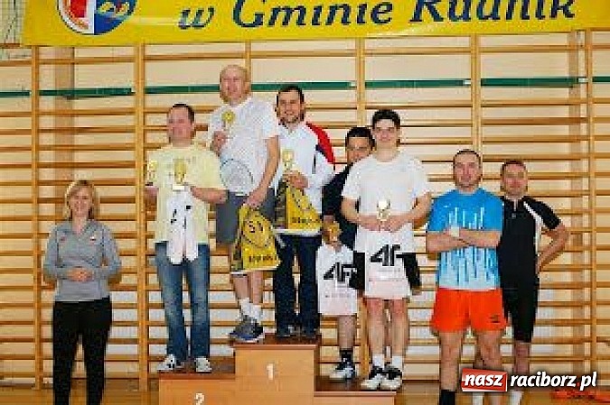 Zdjęcie w galerii na portalu naszraciborz.pl: Grali w badmintona o puchar Prezydenta wiadomości z regionu