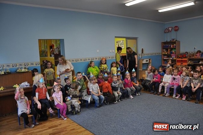 Zdjęcie w galerii na portalu naszraciborz.pl: W Kuźni Raciborskiej mają nowy plac zabaw wiadomości z regionu