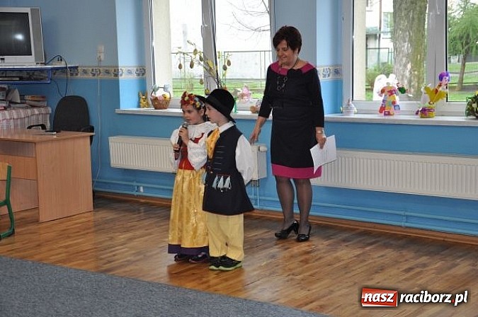 Zdjęcie w galerii na portalu naszraciborz.pl: W Kuźni Raciborskiej mają nowy plac zabaw wiadomości z regionu