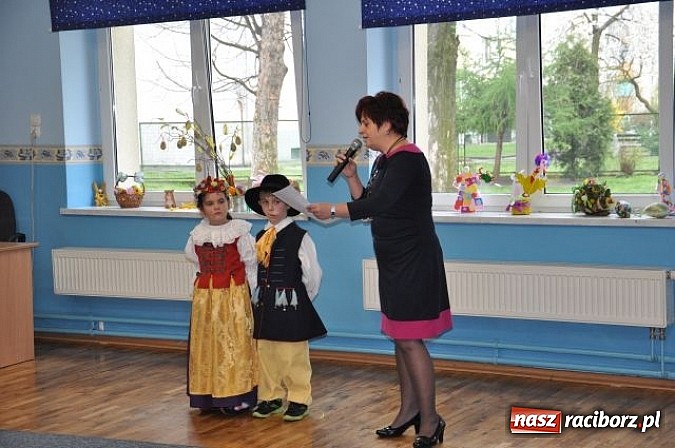 Zdjęcie w galerii na portalu naszraciborz.pl: W Kuźni Raciborskiej mają nowy plac zabaw wiadomości z regionu