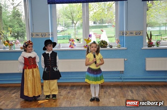 Zdjęcie w galerii na portalu naszraciborz.pl: W Kuźni Raciborskiej mają nowy plac zabaw wiadomości z regionu