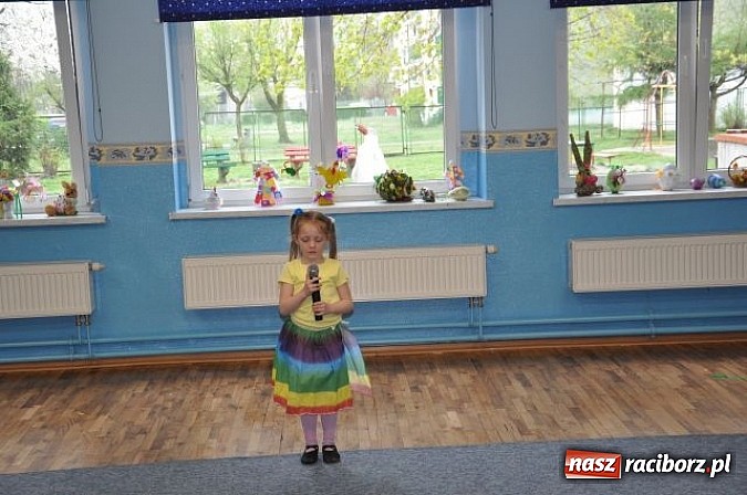 Zdjęcie w galerii na portalu naszraciborz.pl: W Kuźni Raciborskiej mają nowy plac zabaw wiadomości z regionu