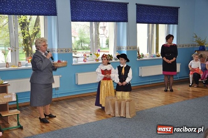 Zdjęcie w galerii na portalu naszraciborz.pl: W Kuźni Raciborskiej mają nowy plac zabaw wiadomości z regionu