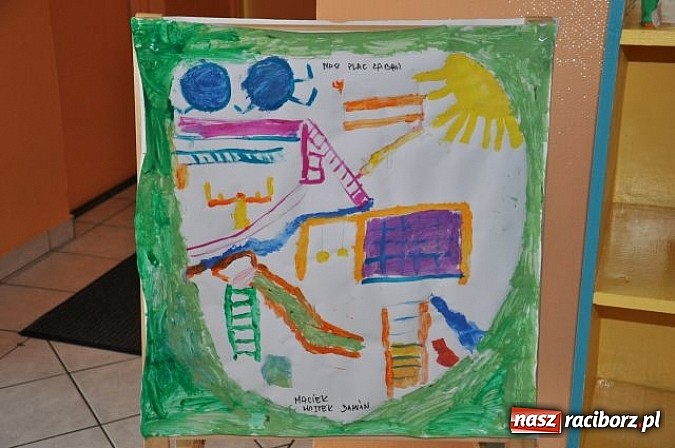 Zdjęcie w galerii na portalu naszraciborz.pl: W Kuźni Raciborskiej mają nowy plac zabaw wiadomości z regionu