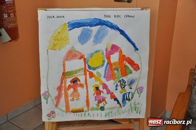 Zdjęcie w galerii na portalu naszraciborz.pl: W Kuźni Raciborskiej mają nowy plac zabaw wiadomości z regionu
