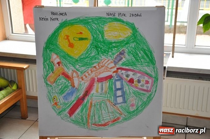 Zdjęcie w galerii na portalu naszraciborz.pl: W Kuźni Raciborskiej mają nowy plac zabaw wiadomości z regionu