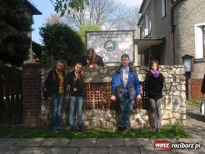 Zdjęcie w galerii na portalu naszraciborz.pl: Uczniowie odwiedzili redakcję Mittendrin wiadomości z regionu