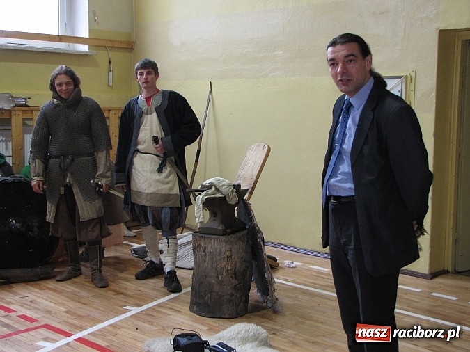 Zdjęcie w galerii na portalu naszraciborz.pl: Żywa lekcja historii w Gimnazjum nr 5 wiadomości z regionu
