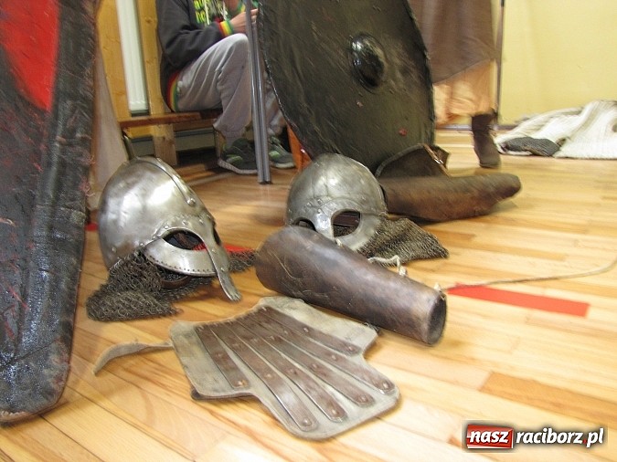 Zdjęcie w galerii na portalu naszraciborz.pl: Żywa lekcja historii w Gimnazjum nr 5 wiadomości z regionu