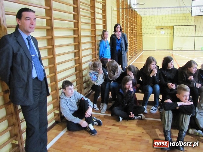 Zdjęcie w galerii na portalu naszraciborz.pl: Żywa lekcja historii w Gimnazjum nr 5 wiadomości z regionu