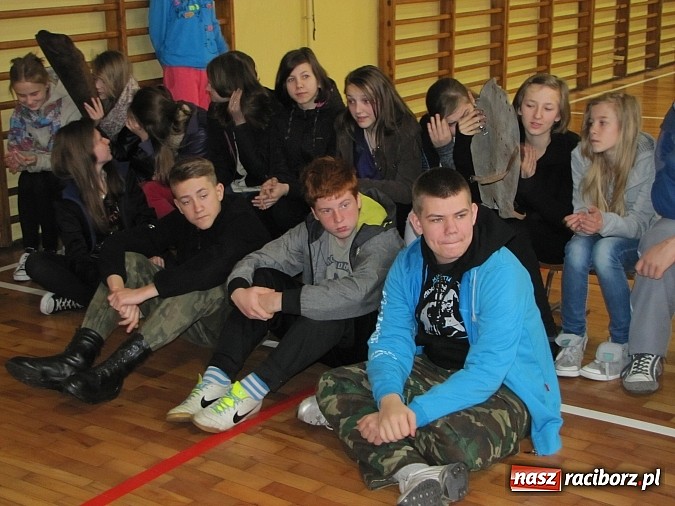 Zdjęcie w galerii na portalu naszraciborz.pl: Żywa lekcja historii w Gimnazjum nr 5 wiadomości z regionu