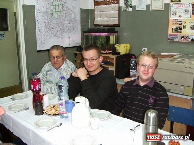 Zdjęcie w galerii na portalu naszraciborz.pl: Pasję znajdują w eterze wiadomości z regionu