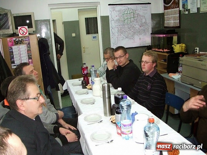 Zdjęcie w galerii na portalu naszraciborz.pl: Pasję znajdują w eterze wiadomości z regionu