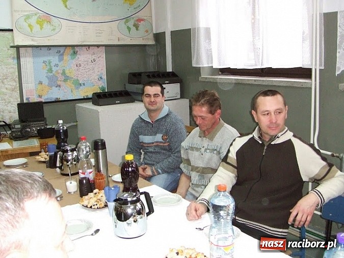 Zdjęcie w galerii na portalu naszraciborz.pl: Pasję znajdują w eterze wiadomości z regionu