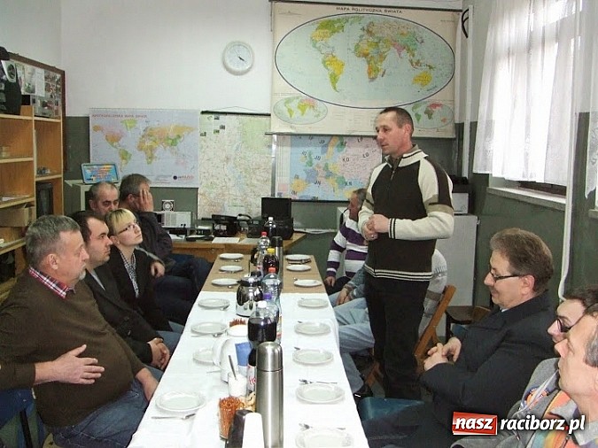 Zdjęcie w galerii na portalu naszraciborz.pl: Pasję znajdują w eterze wiadomości z regionu