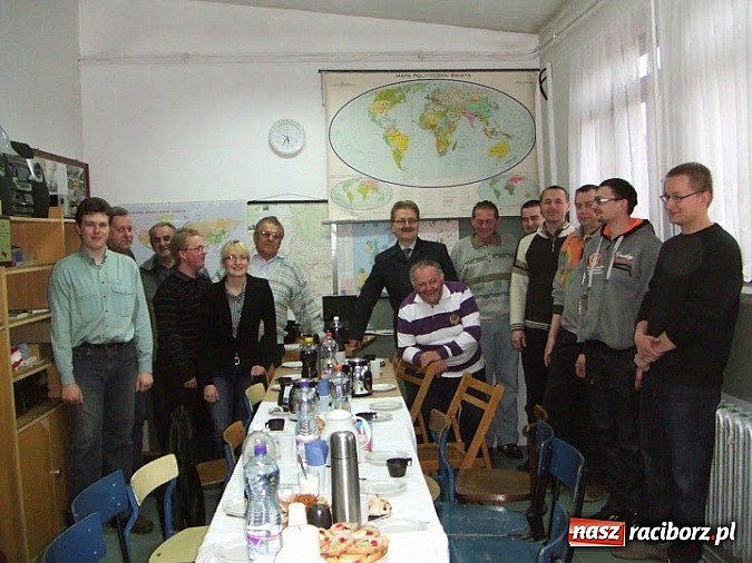 Zdjęcie w galerii na portalu naszraciborz.pl: Pasję znajdują w eterze wiadomości z regionu