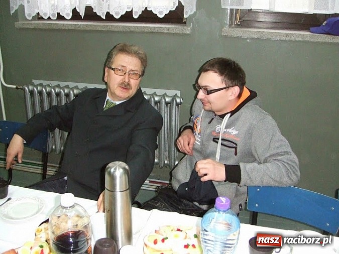 Zdjęcie w galerii na portalu naszraciborz.pl: Pasję znajdują w eterze wiadomości z regionu