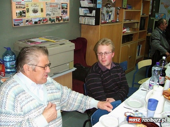 Zdjęcie w galerii na portalu naszraciborz.pl: Pasję znajdują w eterze wiadomości z regionu