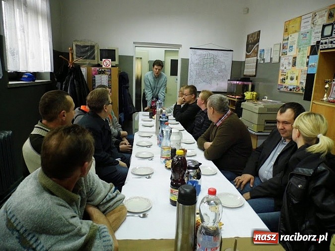 Zdjęcie w galerii na portalu naszraciborz.pl: Pasję znajdują w eterze wiadomości z regionu