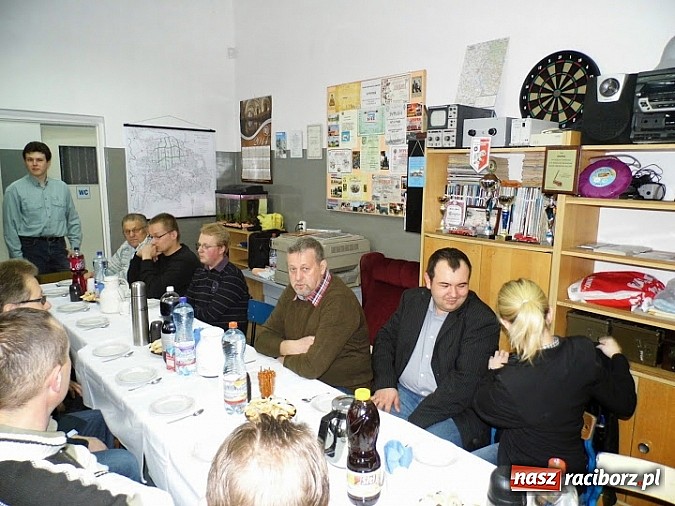 Zdjęcie w galerii na portalu naszraciborz.pl: Pasję znajdują w eterze wiadomości z regionu