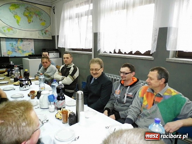 Zdjęcie w galerii na portalu naszraciborz.pl: Pasję znajdują w eterze wiadomości z regionu