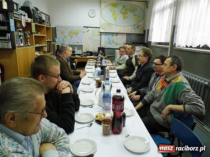 Zdjęcie w galerii na portalu naszraciborz.pl: Pasję znajdują w eterze wiadomości z regionu